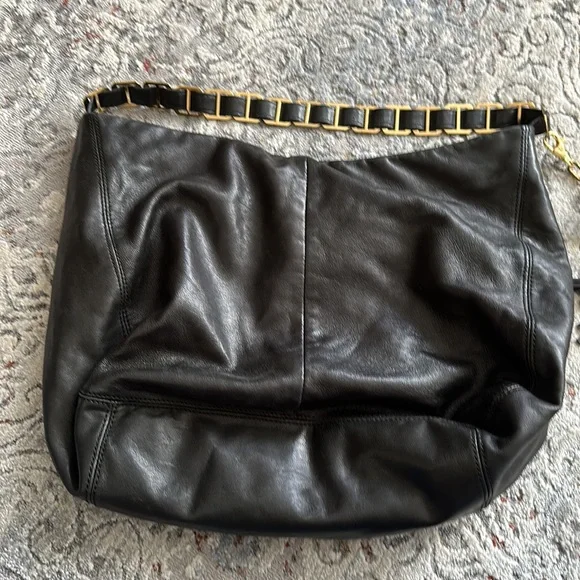 Tory Burch Hobo Bag with detachable mirror and charm. NEVER USED!!!!! 🔥🔥♥️♥️♥️